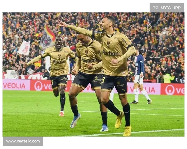 法甲冠军球队的辉煌历程与成就回顾：从荣光到传奇的蜕变与突破